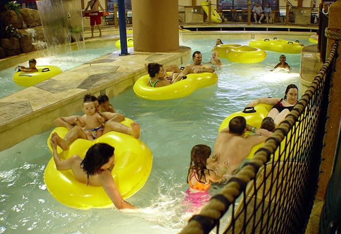 Greatwolflodgeresortskansascity Lazyriver Sliderdetail 700X480