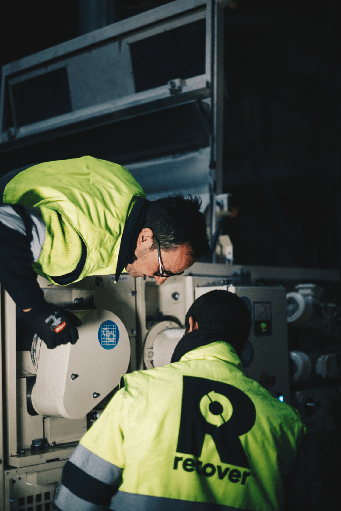 Picture of two Recover™ workers in our Banyeres de Mariola factory, Spain