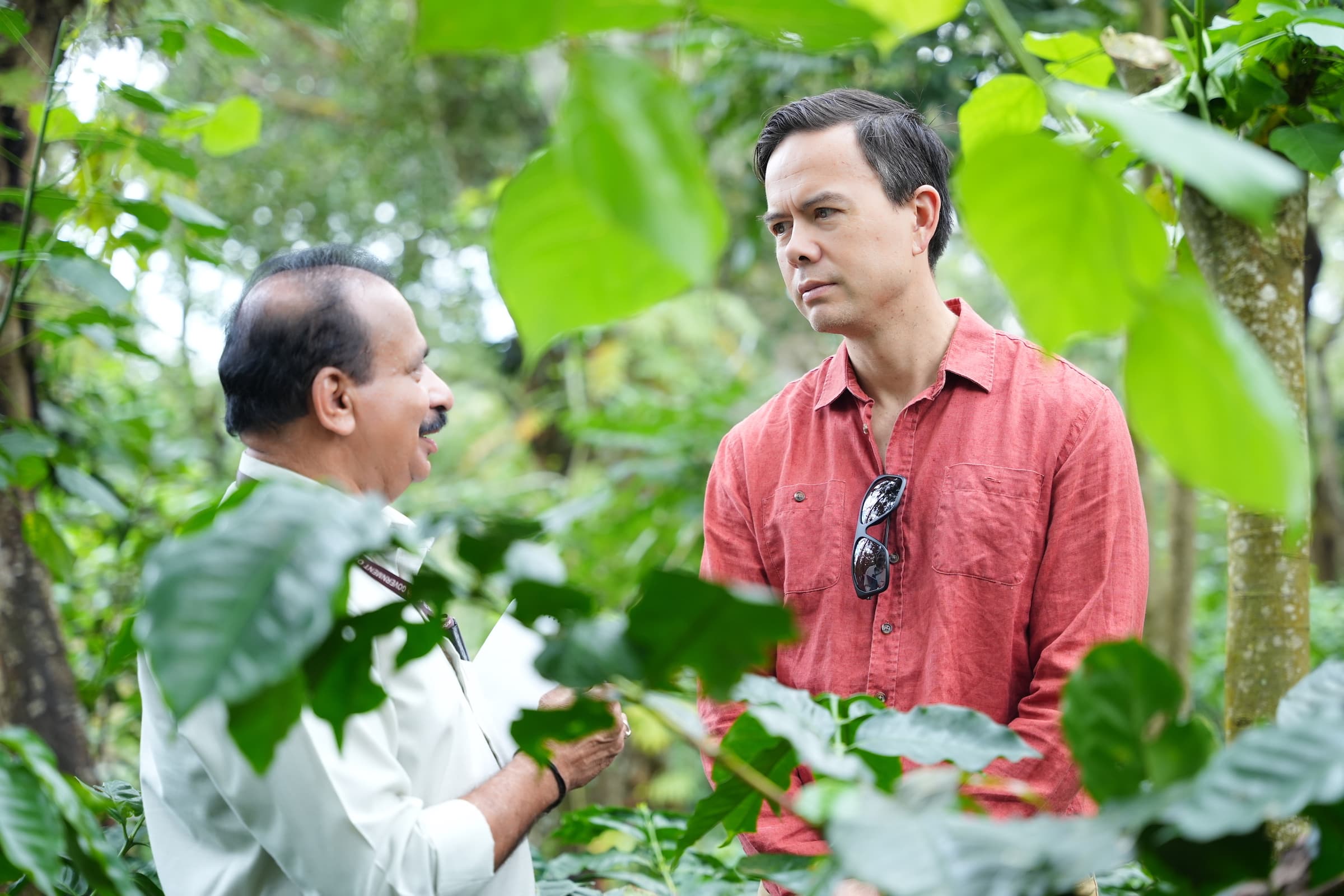 Dr. HG Seetharama, head of the Entomology Division at CCRI and Dr. Kraig Kraft of WCR, discuss disease pressures in Indian production systems.